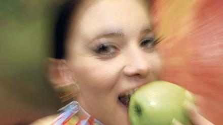 Mehr Obst. Wer Gewicht reduzieren will, sollte die Ernährung dauerhaft verändern.