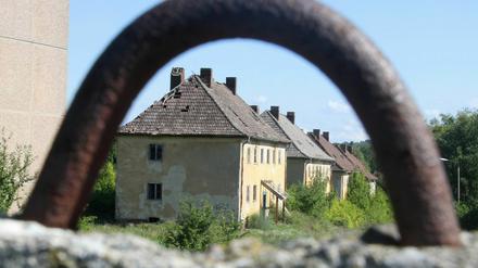 Zerfallene Häuser auf dem ehemaligen Kasernengelaende in Potsdam-Krampnitz.