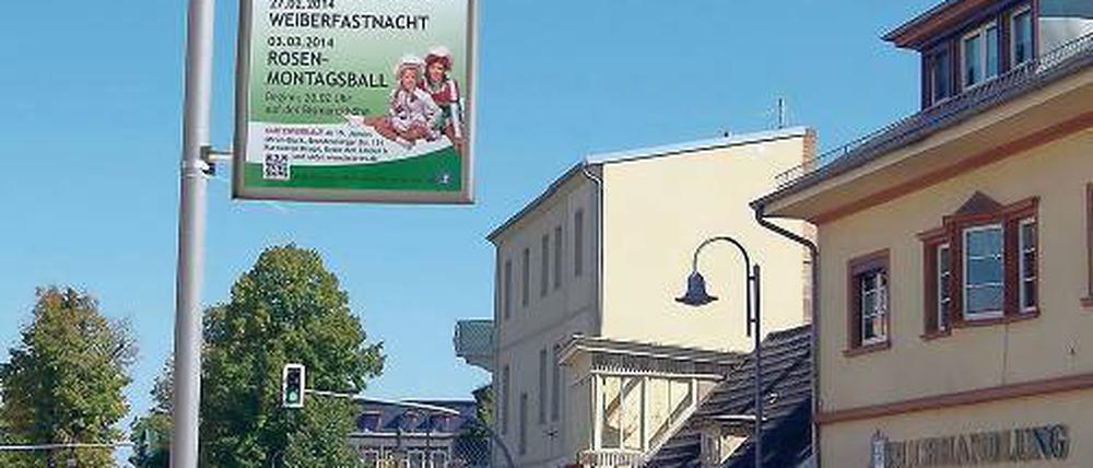 Werbung im Rahmen. Der Service kostet einen Euro pro Plakat und Tag.