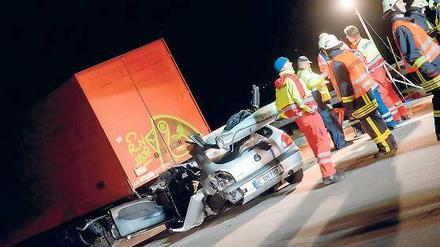 Eingekeilt. Das Unfallopfer musste aus dem Wagen geschnitten werden.