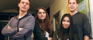 Lassen für ihre Semesterarbeit andere singen: Christian Leonhardt, Natascha Christmann, Anh Thu Tran und Thomas Lindner (v.l.) gründen den Generationenchor.