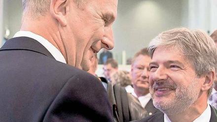 Doch alles im Lot? Innenminister Holzschuher (r.) wies erneut darauf hin, dass es zwischen ihm und Ministerpräsident Woidke keinen Dissens zur Polizeireform gebe. Die derzeit etwa 8300 Polizisten reichten aus.