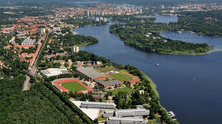 Gar keine sonnigen Aussichten: Wann die Sportler wieder am Luftschiffhafen trainieren können, ist völlig unklar.