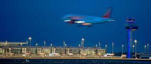 Ruhe bitte. Viele Anwohner - nicht nur des neuen BER - sind vom Fluglärm genervt.