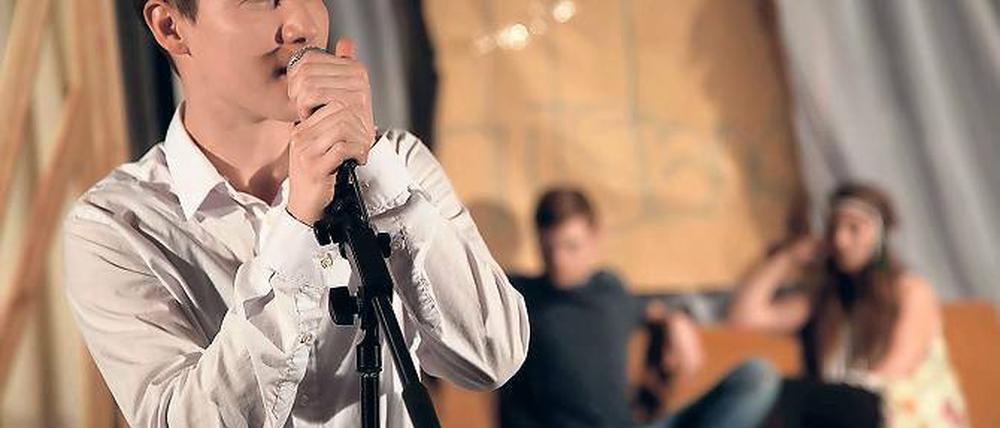 Reden oder handeln? Darum geht es in dem Theaterstück „summertime“ des Jugendclubs am Hans Otto Theater.