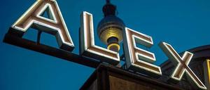 Der Alexanderplatz ist das erweiterte Wohnzimmer für etliche Kinder und Jugendlichen, die in Berlin auf der Straße leben sollen.