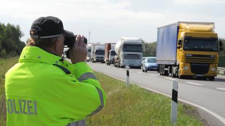 Stau auf der A24.