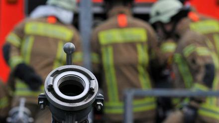 Die Feuerwehr hat in und um Bad Liebenwerda derzeit viel zu tun: Erneut brannten Brandstifter ein Vereinsheim eines Sportvereins nieder.