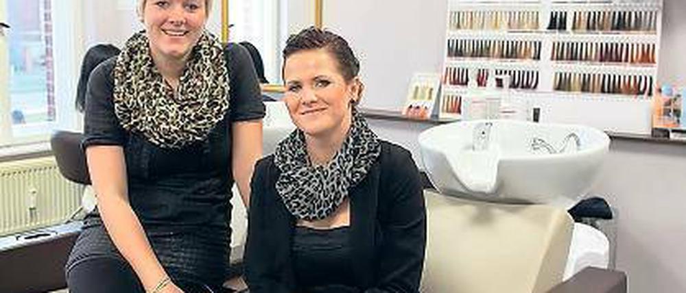 Durchgestartet. Friseurin Grit Müller (r.) gehört zu den 92 Neuunternehmern.