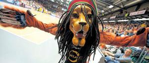 Auffällig schräg. Bei den Heimspielen von Rasta Vechta ist immer etwas los.