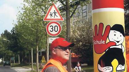 Vorsicht. Im Mai wurden die Säulen in Kleinmachnow aufgestellt.