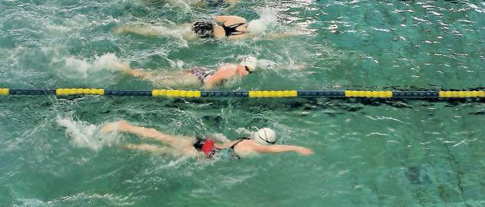 Freie Bahn haben momentan nicht alle in der Schwimmhalle am Brauhausberg. Damit zumindest die Leistungssportler ein paar Stunden täglich ungestört trainieren können, wird für sie die Halle stundenweise gesperrt. Doch manchen ist das nicht genug.