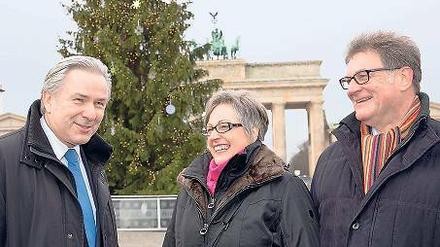 Persönliche Ansprache. Klaus Wowereit mit Christel und Hans Pröbstl.