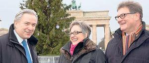 Persönliche Ansprache. Klaus Wowereit mit Christel und Hans Pröbstl.