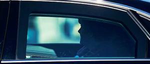 Schutzbedürftig. In ihrem Dienstwagen steht Angela Merkel zwar nicht über dem Gesetz, aber im Zweifel geht ihre Sicherheit vor, sagen Experten.