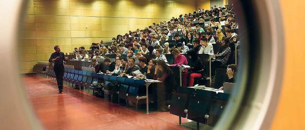 Auf Umwegen. Ohne Grundgesetzänderung müssen Bundesgelder für Hochschulen weiterhin am Kooperationsverbot vorbeigeschleust werden.