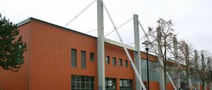 Wackliges Konstrukt: Schnee würde das Dach der Sporthalle wohl nicht mehr aushalten.