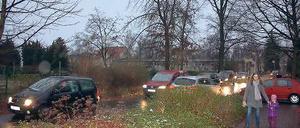 Andrang. Jeden Morgen bringen Dutzende Eltern ihre Kinder.