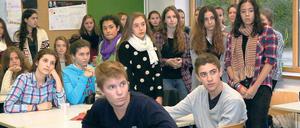 Eng wie in Buenos Aires. In einem Klassenraum des Humboldt-Gymnasiums wurden die rund 30 argentinischen Schüler von den Potsdamern empfangen.