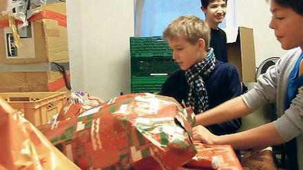 Kinder helfen Kindern. Über 100 Geschenke haben die Schüler gesammelt.