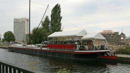 Hier kann es nicht bleiben - wegen des Landtag-Neubaus. Das Potsdamer Theaterschiff zieht um.