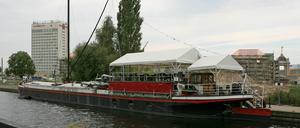 Hier kann es nicht bleiben - wegen des Landtag-Neubaus. Das Potsdamer Theaterschiff zieht um.