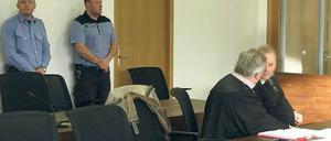 Kürzeres Strafmaß. Frank E. am Donnerstag mit seinem Anwalt im Landgericht: Möglicherweise ist er in dreizehn Monaten frei.