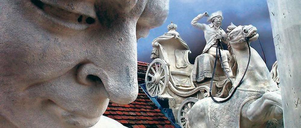 Unter dem Blick der Vorfahren: Vom Dach des Kutschstalls am Neuen Markt blickt die Quadriga herab auf das Haus der Brandenburgisch-Preußischen Geschichte. Einen Anstoß für den Ausstellungs- und Bildungsort gab der frühere Ministerpräsident Manfred Stolpe.