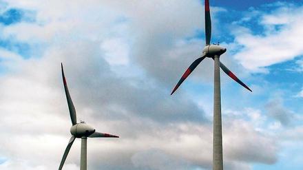 Oft nicht erwünscht. 700 Windräder drehen sich derzeit in der Region Havelland-Fläming. 300 von ihnen stehen außerhalb der ausgewiesenen Windeignungsgebiete. Sie haben Bestandsschutz, sollen jedoch möglichst umgesetzt werden.
