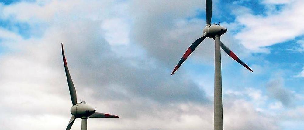 Oft nicht erwünscht. 700 Windräder drehen sich derzeit in der Region Havelland-Fläming. 300 von ihnen stehen außerhalb der ausgewiesenen Windeignungsgebiete. Sie haben Bestandsschutz, sollen jedoch möglichst umgesetzt werden.