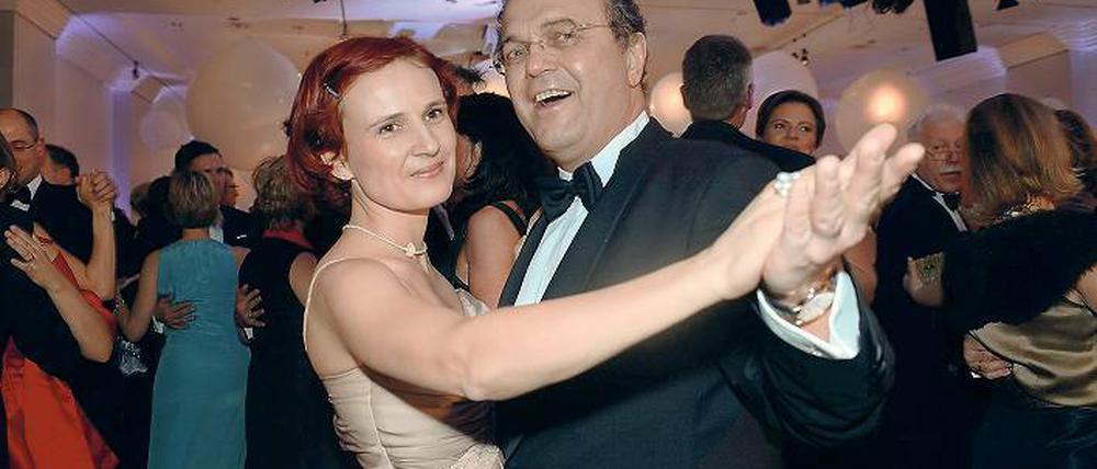 Katja Kipping, 35, ist Bundeschefin der Linken. Beim Bundespresseball am Freitag in Berlin tanzte sie mit Bundesinnenminister Hans-Peter Friedrich (CSU).