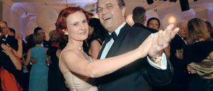 Katja Kipping, 35, ist Bundeschefin der Linken. Beim Bundespresseball am Freitag in Berlin tanzte sie mit Bundesinnenminister Hans-Peter Friedrich (CSU).
