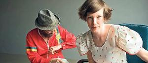 Gucken gerne aus dem Fenster zum Hof: Das Folkpop-Duo Anne von Keller und Jakob Dobers alias „Sorry Gilberto“