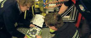 Einfach. Jeder Schritt der Reanimation ist auf dem Defibrillator abgebildet.