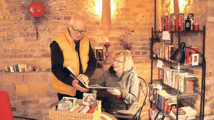 Vom Stall zum Buch. Renate Grandzinski-Wagner und Klaus Grandzinski in der Bücherbörse.