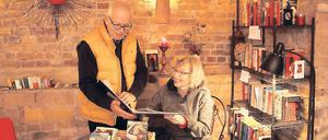 Vom Stall zum Buch. Renate Grandzinski-Wagner und Klaus Grandzinski in der Bücherbörse.