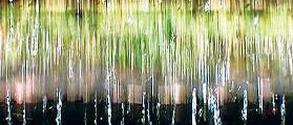 Blick durchs Wasserrad. Anna Werkmeister zeigt Videostills.