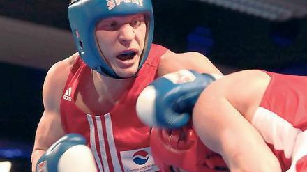 Schutzlos. Seit dieser Saison steigen auch die Amateurboxer in der Bundesliga ohne Kopfschutz in den Ring. Der SV Motor Babelsberg kann auch in diesem Jahr weiterhin auf den Olympiateilnehmer Zdenek Chladeck aus Tschechien setzen.