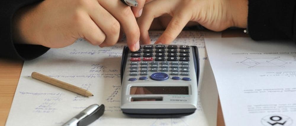 35 Aufgaben in einer Unterrichtsstunde? Das ist zu schwer, das räumt jetzt sogar Brandenburgs Bildungsministerium ein.