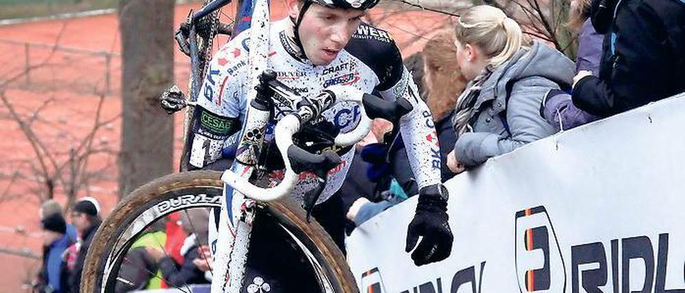 Stark. Radcross-Profi Philipp Walsleben aus Kleinmachnow liebt seinen Sport, weil er Technik und Stärke vereint. „Es ist ein ehrlicher Sport. Der Stärkste gewinnt“, sagt der 26-Jährige, der im Weltcup nach drei Rennen den zweiten Rang belegt.