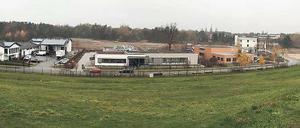 Gewerbepark am Stolper Berg. Am Fuße der stillgelegten Mülldeponie will die Post ein Verteilzentrum errichten. Das könnte viel Verkehr in den Ort bringen, eine Ansiedlung in Stahnsdorf aber wohl noch mehr.