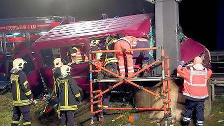 Schwierige Rettung. Die Feuerwehr musste eine Mitfahrerin befreien.