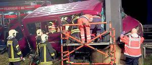 Schwierige Rettung. Die Feuerwehr musste eine Mitfahrerin befreien.