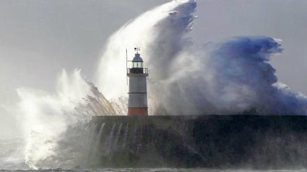 Das Wasser kommt. Allein im 20. Jahrhundert ist der Meeresspiegel bereits um rund 17 Zentimeter weltweit angestiegen.