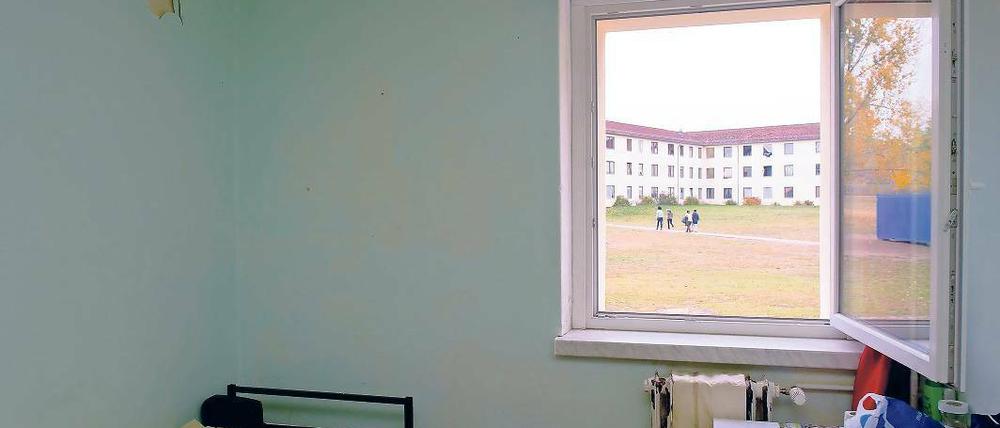Erstes Asyl. Acht Asylbewerber aus der Zentralen Erstaufnahmestelle in Eisenhüttenstadt sind nach Angaben des Innenministeriums an ansteckender, also offener Tuberkulose erkrankt.