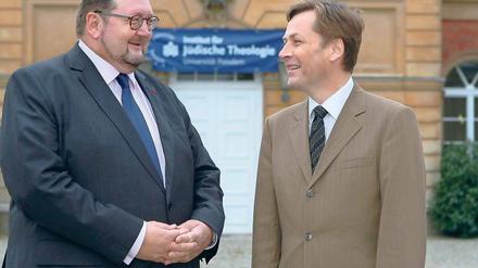 Langer Weg. Rabbiner Homolka und Unipräsident Günther sind mit dem Ergebnis zufrieden.