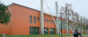 Labiles Konstrukt. Schnee hält das Dach der Leichtathletikhalle nicht aus.