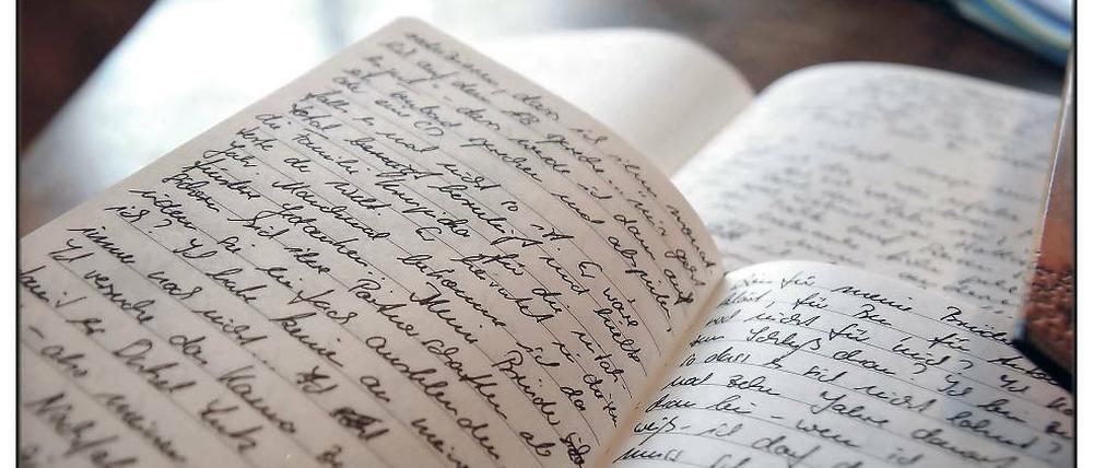 Die eigene Geschichte schreiben, das ist wie Heimat bewahren. Für den Schrifsteller Abbas Khider ist die Literatur eine poetische Heimat, in der man sich frei bewegen kann.