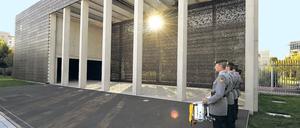 Das wäre Ihr Anblick gewesen. 2009 wurde das Ehrenmal eröffnet.