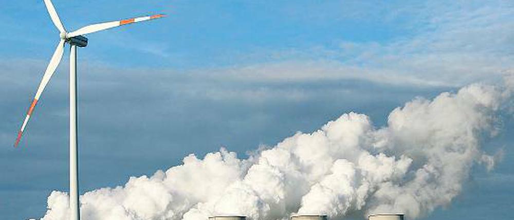 Wohin mit den Windrädern? Um die Klimaschutzziele trotz des umstrittenen Festhaltens an der Braunkohlevertromung zu erreichen soll die installierte Leistung der Windkraft in den kommenden 16 Jahren auf 10 500 Megawatt steigen.